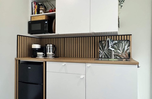 Daylesford Apartment | Luxury Pool/Spa Garden Retreat, 6 min walk from town and Lake + No hidden Fees!