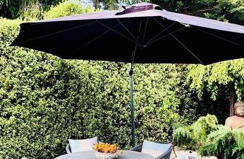 Daylesford Apartment | Luxury Pool/Spa Garden Retreat, 6 min walk from town and Lake + No hidden Fees!