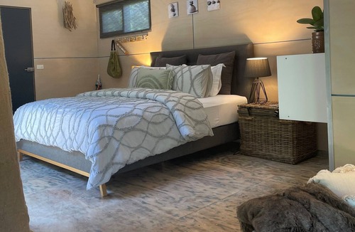 St. Andrews Beach Cabin | Luxury Romantic Beach Cabin private beach access, Mornington Peninsula
