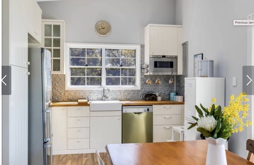Ellesmere Cottage | Luxury Rustic Country Retreat Stunning Views for Families