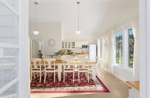 Crackenback Cottage | Luxury Snowy Mountains | Sleeps 6 | Crackenback