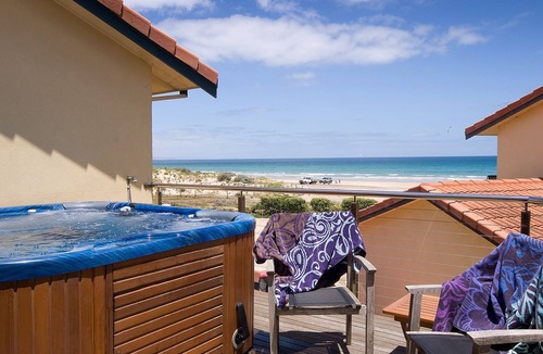 Moana House | Luxury Spa “Beachfront Moana” Perfect for couples, families or friends!