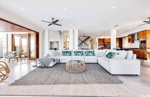 Mooloolaba House | Luxury Tropical Haven Mooloolaba