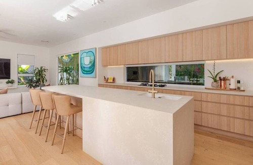 Burleigh Heads House | Luxury Villas Burleigh Springs (Pool & Walk to the beach)