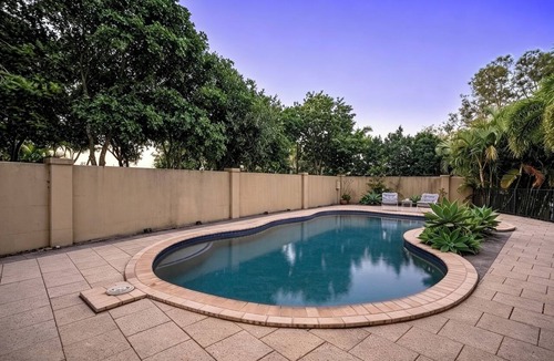 Gold Coast House | Luxury Waterfront 5BR & Pool & Pet-Friendly Retreat