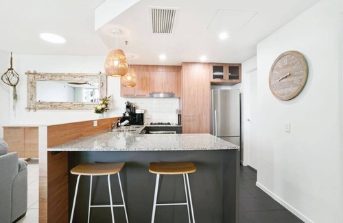 Cairns Central Business District Apartment | Luxury Waterfront Apartment with Stunning Ocean Views in the Heart of Cairns