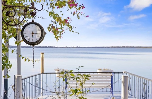 Toukley House | Luxury Waterfront Holiday Home