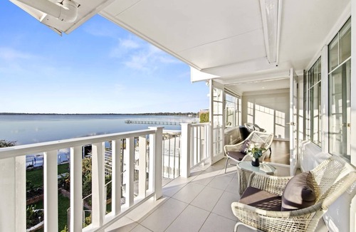 Toukley House | Luxury Waterfront Holiday Home