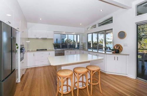 Burleigh Heads Apartment | Luxury Waterfront Stay at Tallebudgera Creek
