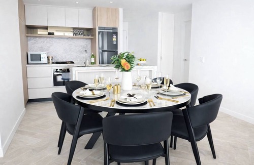 Brisbane Central Business District Apartment | Lv 53 Riverview Luxe Apt on QWR - Crown's Jewel City view with Parking