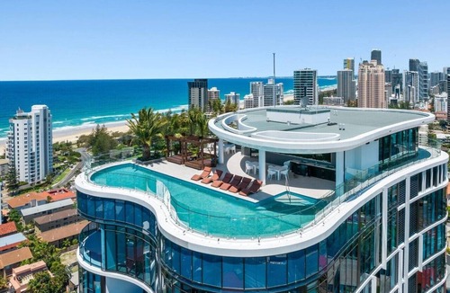 Broadbeach Apartment | Lvl 15 Luxury 2 Bedroom APT with Beach Views