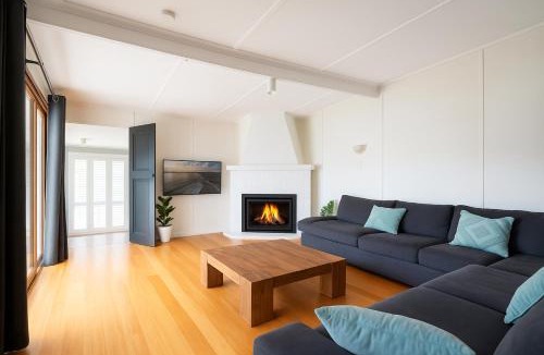 Bathurst House | MèRose Place - Cottage on George