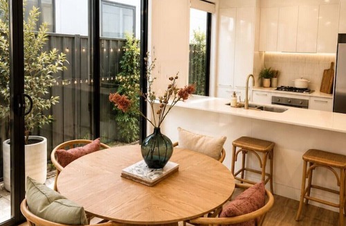 Albury House | Macauley Central | CBD | Walkable