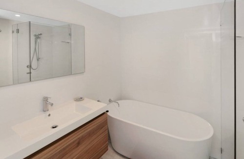 Macmasters Beach House | Mackaren's Lodge - Chic