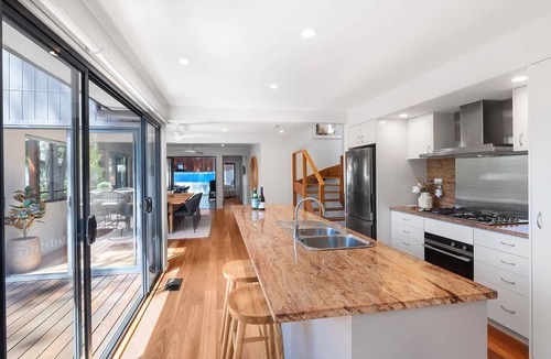 Macmasters Beach House | MacMasters: Infinity Pool & Beach