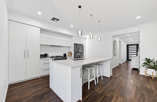 Madeley House | Madeley Retreat – Spacious & Comfortable Stay, 3BR home in quiet suburb