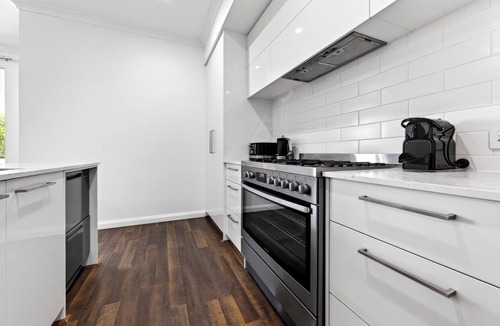 Madeley House | Madeley Retreat – Spacious & Comfortable Stay, 3BR home in quiet suburb