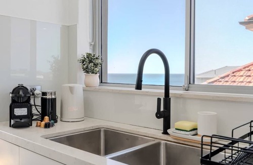 Manly Apartment | Madonna | Ocean Views | Walk to Freshwater & Manly