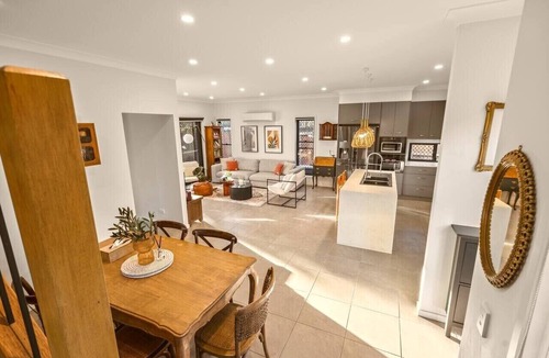 Upper Mount Gravatt House | Magazine-Worthy Home | Stylish Brisbane Escape