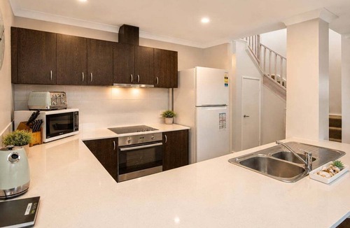 Broadwater House | Maggies Beach House – Relaxed Stay Near the Beach
