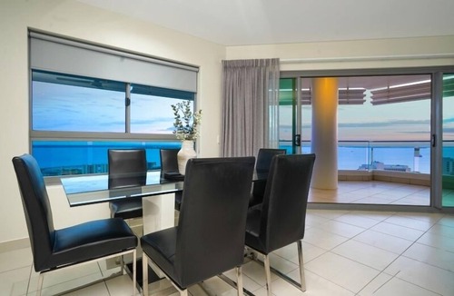 Darwin City Centre Apartment | Magnificent City Location, Harbour Views, Pool/Gym