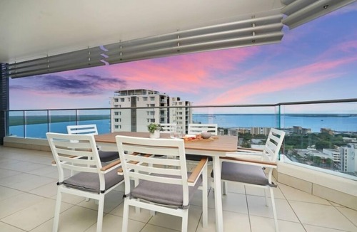 Darwin City Centre Apartment | Magnificent City Location, Harbour Views, Pool/Gym