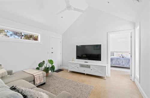 Emu Bay House | Magnolia