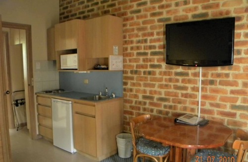 Cranbourne Hotel | Mahogany Park