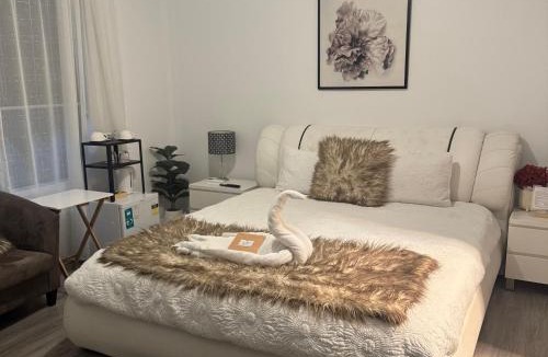 Truganina House | Mahzan Private Master Bedroom Ensuite