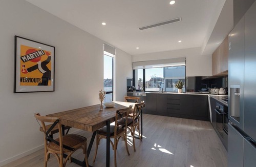Adelaide Central Business District House | Maison Central | 3BR 3 Bath + Parking | CBD Luxe