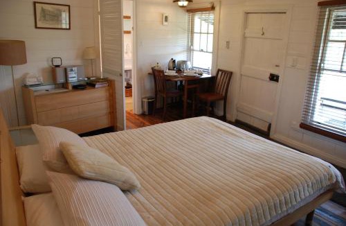 Metcalfe House | Mancuso Country Cottage Retreat