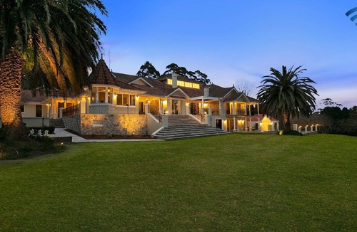 Bowral House | Manderley – grand 5-acre estate, pool, tennis court