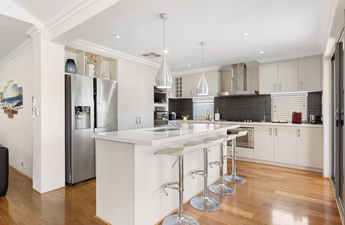 Dudley Park House | Mandurah Canal Escape | 5BR Home with Jetty