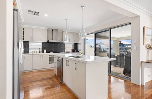 Dudley Park House | Mandurah Canal Escape | 5BR Home with Jetty
