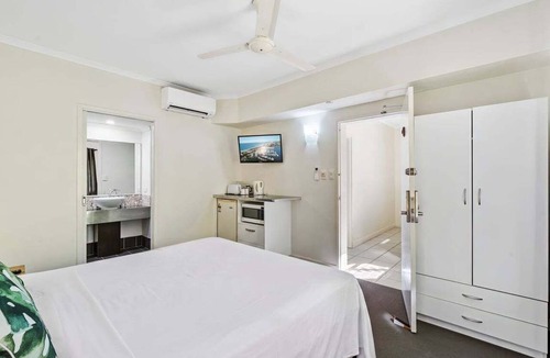 Palm Cove Resort | Mango Resort 2 Bedroom Pool Access 11