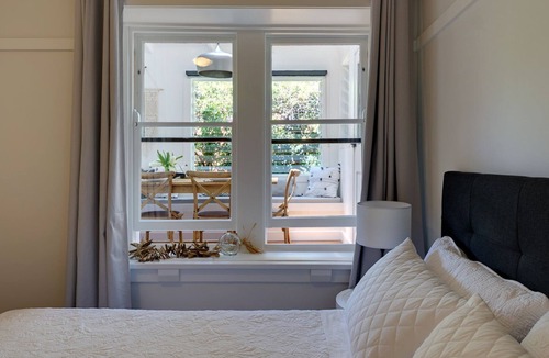 Manly Apartment | Manly Beach renovated 1920s light & spacious 3 B’room, 2 Bathroom with garden