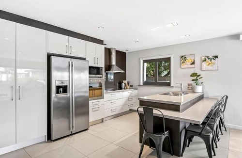 Torquay House | Manna Heaven Luxury Coastal Retreat with Pool