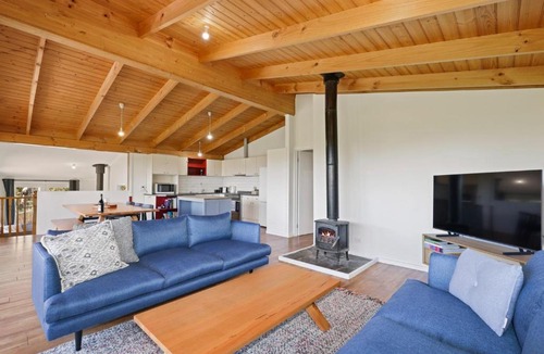 Mansfield House | Mansfield Hideaway - Sleeps 10