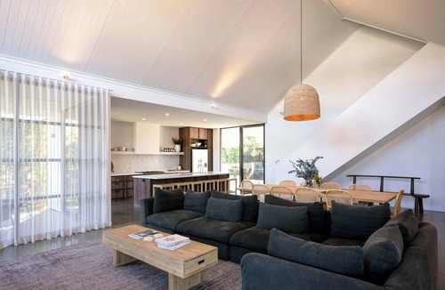 Berry House | Maple Suite, Berry - by Linnaeus Collection