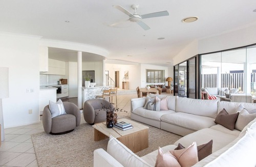 Noosaville House | Masthead Waters - Waterfront Home Private Jetty and Pool