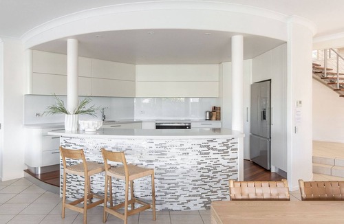 Noosaville House | Masthead Waters - Waterfront Home Private Jetty and Pool