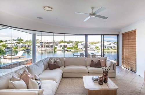 Noosaville House | Masthead Waters - Waterfront Home Private Jetty and Pool