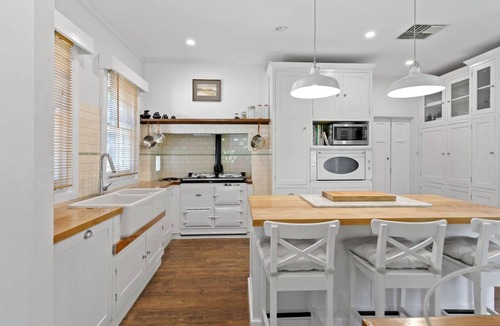 Sherbrooke House | Mawarra Manor Luxury Estate with Indoor Pool, Sauna, Lawn Tennis & Garden Spa