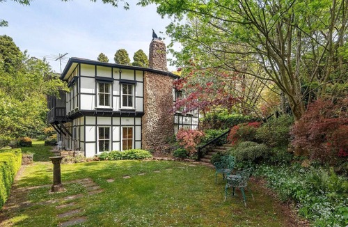 Sherbrooke House | Mawarra Manor Luxury Estate with Indoor Pool, Sauna, Lawn Tennis & Garden Spa
