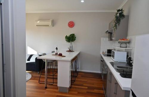 Mawson Lakes Apartment | Mawson Red - Free Pool access -Onsite Parking-Netflix-5 mins to Mawson Interchange