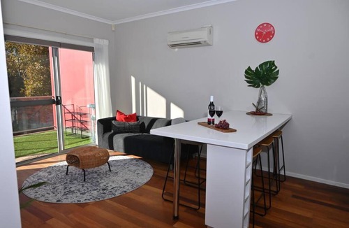 Mawson Lakes Apartment | Mawson Red - Free Pool access -Onsite Parking-Netflix-5 mins to Mawson Interchange