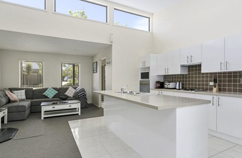McCrae House | McCrae Escape On William Street
