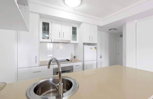 Cairns Central Business District Apartment | McLeod Rise—Cairn Base with Rooftop Pool & Spa