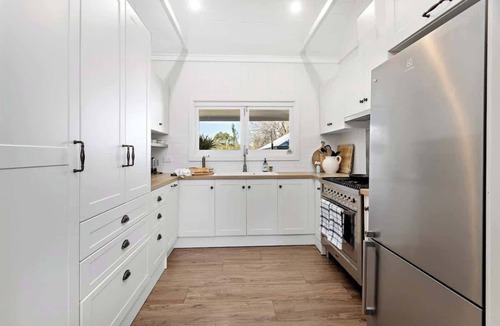 Far Meadow House | 'Meadow Mist' Private Garden Estate with Outdoor Spa Near Berry
