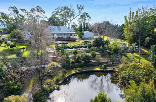 Far Meadow House | 'Meadow Mist' Private Garden Estate with Outdoor Spa Near Berry